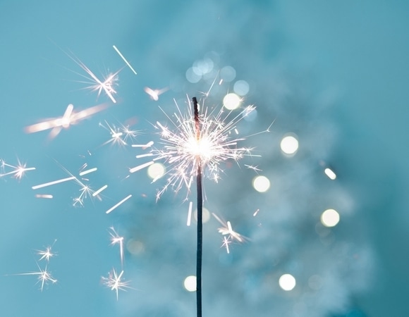 Не в бровь, а в глаз: что делать, если во время празднования Нового года случилась травма