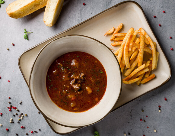 Как приготовить суп-гуляш с говядиной — шеф-повар поделился простым домашним рецептом