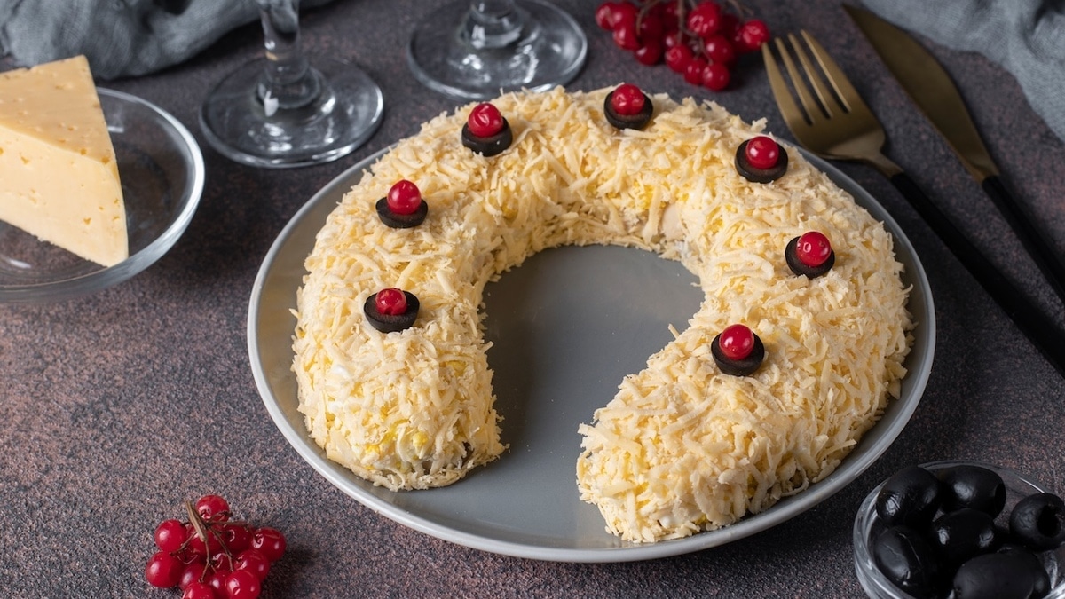 Новогодний салат "Подкова" на счастье: в год Лошади должен появиться на столе