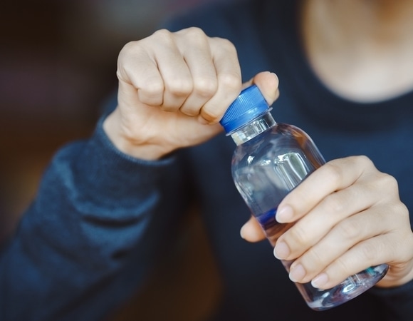 "Особенно при хронических заболеваниях": нефролог раскрыла, что будет, если пить много минералки