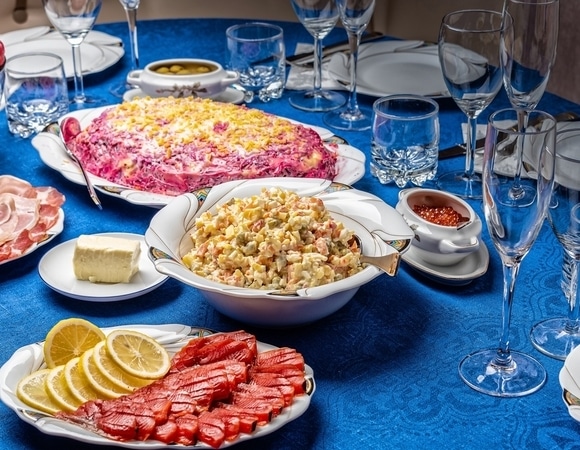 Обойдется дешевле всего, если готовить дома: назван самый выгодный новогодний салат