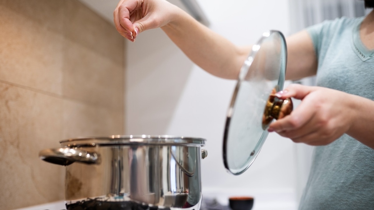 "Исправить гораздо сложнее": сколько соли добавлять в суп — шеф-повар дал "Едим Дома" 3 подсказки "Исправить гораздо сложнее": сколько соли добавлять в суп — шеф-повар дал "Едим Дома" 3 подсказки