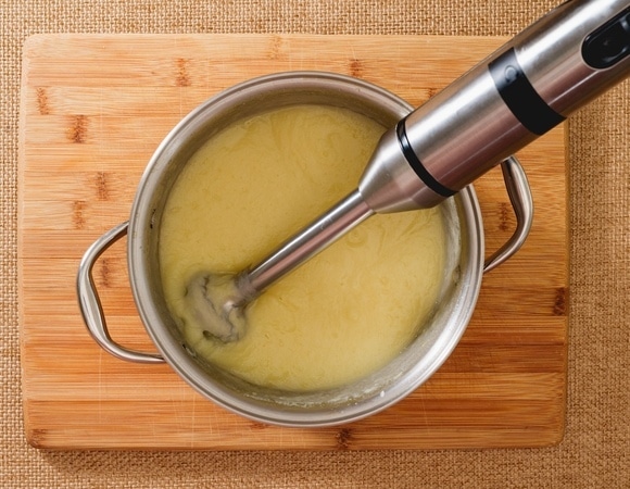 Исправим! Шеф назвал 3 ошибки, из-за которых картофельное пюре превращается в "клейстер"