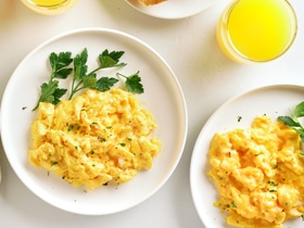 Чистая случайность: как кулинар превратил тривиальную яичницу-болтунью в ресторанное блюдо Чистая случайность: как кулинар превратил тривиальную яичницу-болтунью в ресторанное блюдо