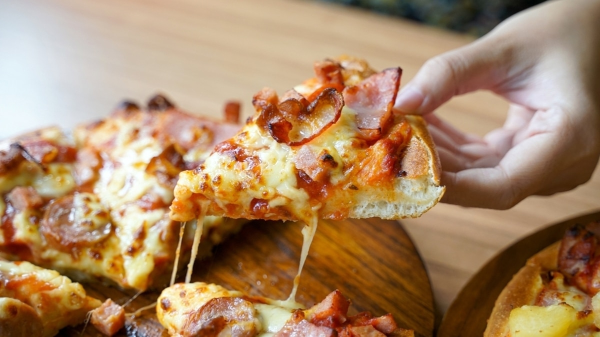 Не выбрасывайте корки от пиццы! Обалденная закуска из нелюбимой части за считанные минуты по рецепту из TikTok 