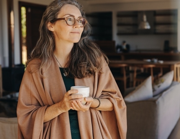 Как чай и кофе влияют на развитие остеопороза у пожилых: неожиданные результаты исследования