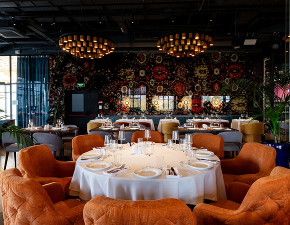 Ссылка на статьюКуда сходить в Москве прямо сейчас: 12 новых ресторанов и баров — от шашлычной и бильярдной до охотничьего шале