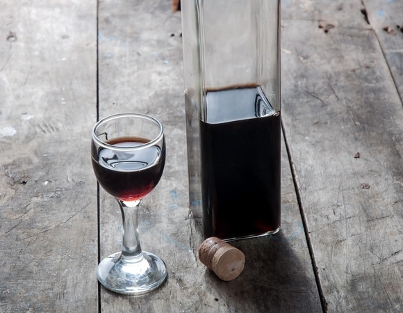 "Мне плохо”: в России фиксируют рост отравлений домашними настойками — в чем фатальная ошибка?