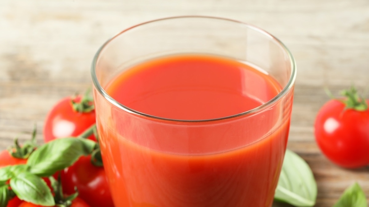 Красный флаг: стало известно, кому противопоказан полезный томатный сок  