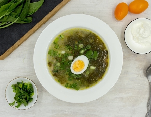 Готовим зеленые щи: шеф-повар Кудряшов объяснил, нужна ли по рецепту капуста