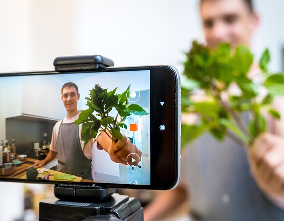 От кулинарных сообществ до рецептов из TikTok: 9 значимых вещей, которые произошли в гастрономии за 25 лет