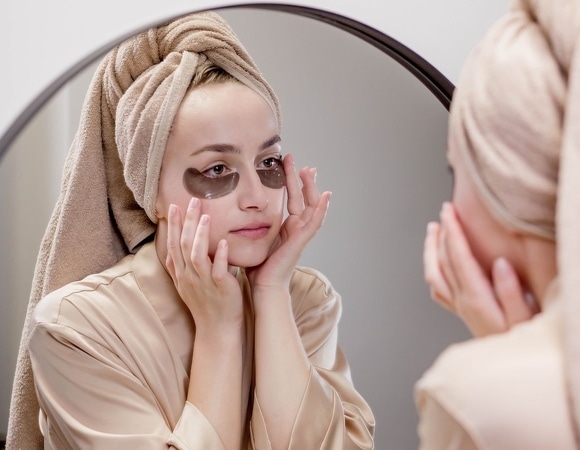 В люди не выйти: почему после праздников появляются отеки и как быстро от них избавиться — объяснили врачи