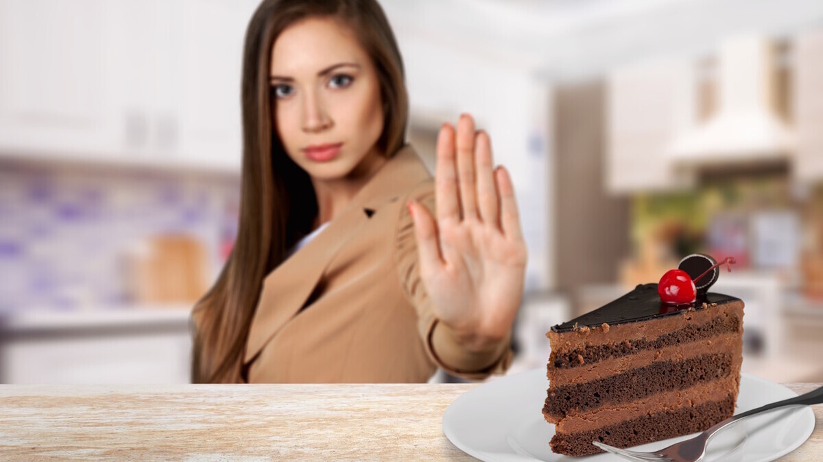 Разгрузочный день и жесткая диета: медики программы "О самом главном" развенчали мифы о похудении к Новому году