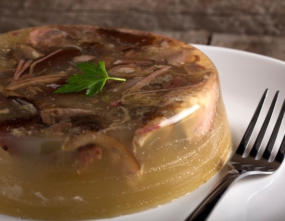 Ну и что, что коллаген? Эксперт развеяла миф о безусловной пользе холодца для суставов