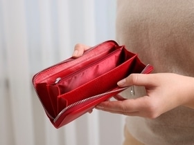 Не трогай, это на Новый год:! Сколько отложить с декабрьской зарплаты на праздник, чтобы не разориться? Не трогай, это на Новый год:! Сколько отложить с декабрьской зарплаты на праздник, чтобы не разориться?