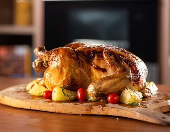 Оптимальная температура для запекания целой куриной тушки: будет сочной, нежной и с хрустящей корочкой
