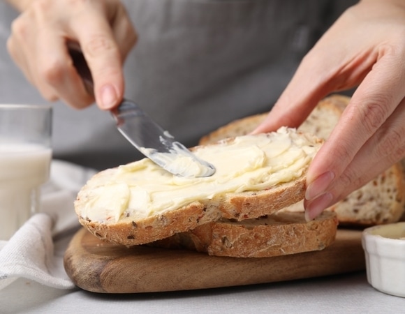 3 ингредиента и 30 секунд: как сделать постное масло на замену сливочному