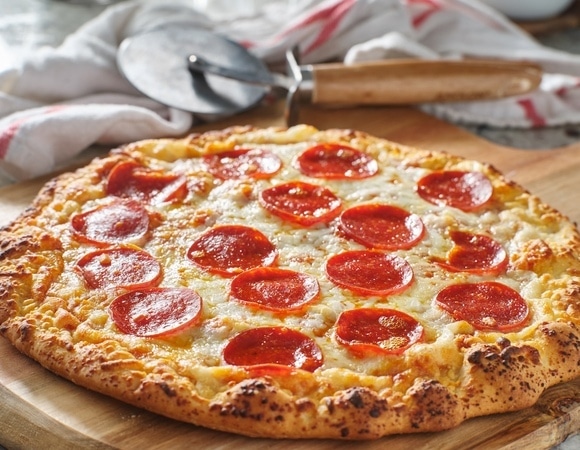 Не спешите включать духовку: найден лайфхак для превращения замороженной пиццы — в воздушную "ресторанную"