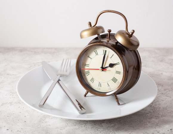 "Время — не адекватный критерий": эксперты программы "О самом главном" раскрыли, как на самом деле худеют на интервальном голодании