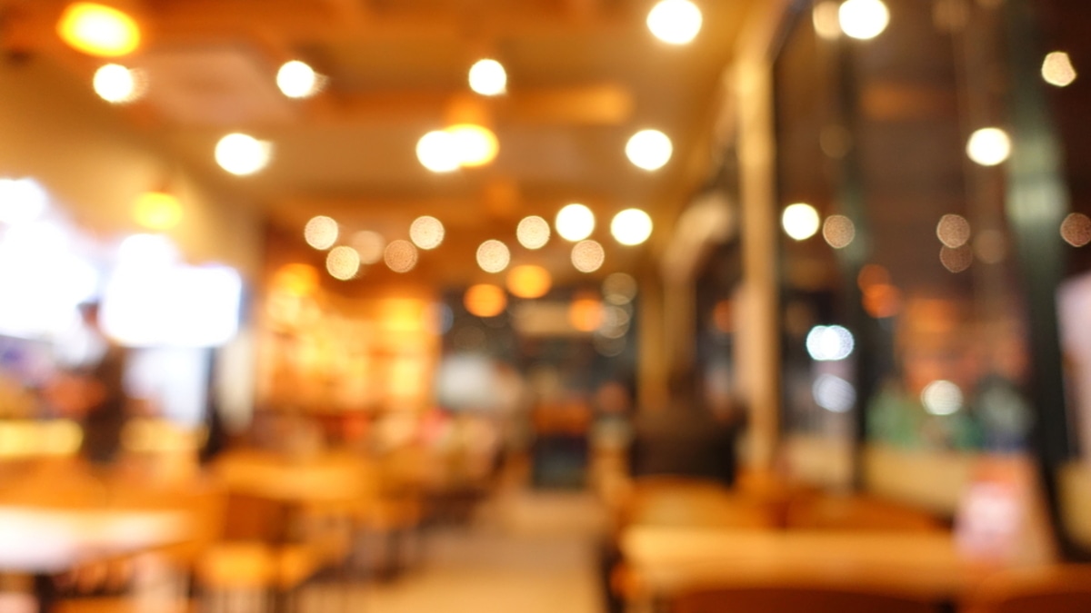 Чтобы не попасть впросак: 7 негласных правила поведения на фудкорте