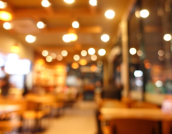 Чтобы не попасть впросак: 7 негласных правила поведения на фудкорте