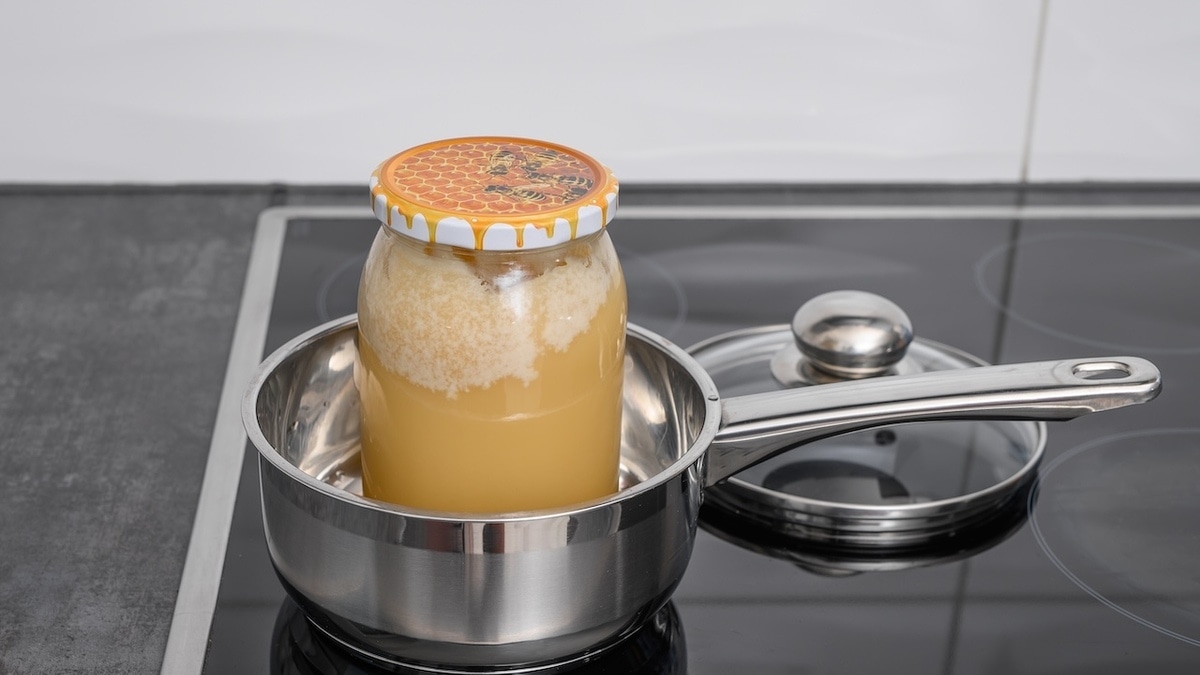 Как "оживить" засахарившийся мед, не уничтожив его пользу? Эксперты предложили безопасные техники Как "оживить" засахарившийся мед, не уничтожив его пользу? Эксперты предложили безопасные техники