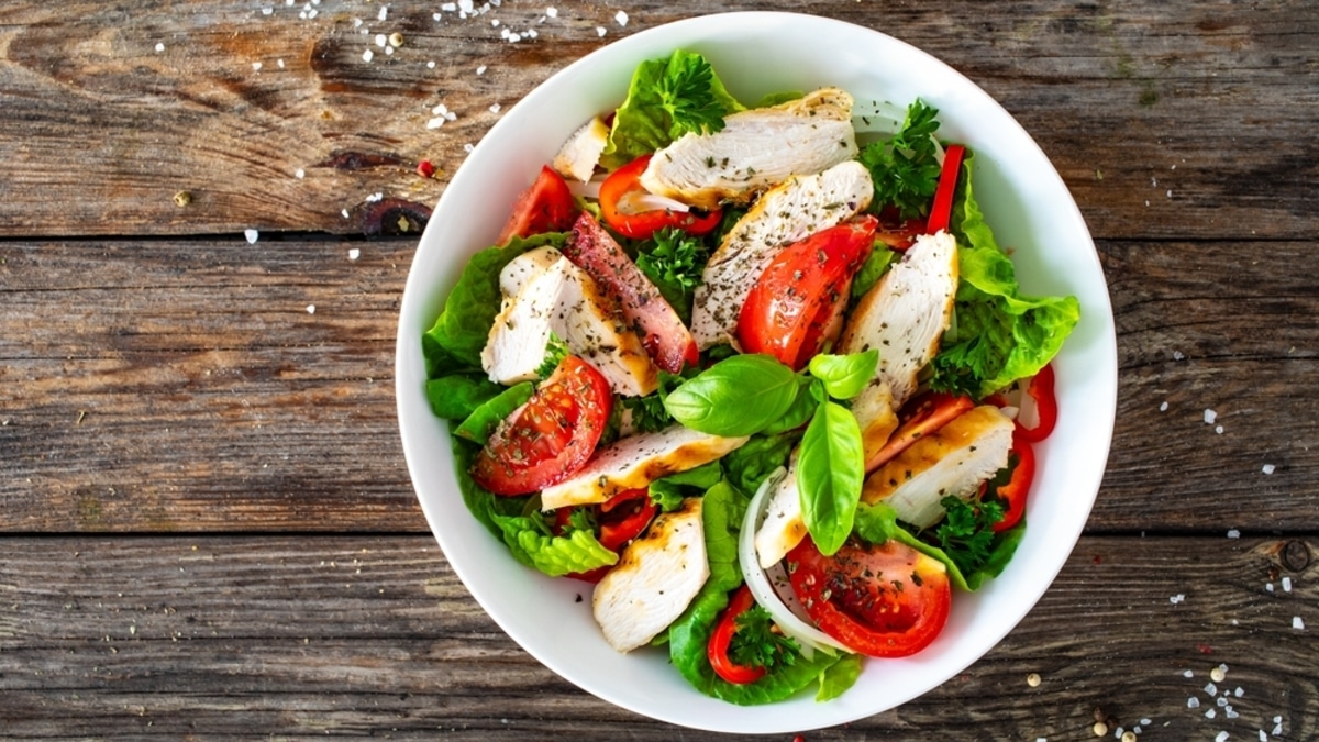 Белок, танцы и работа в зале: личный тренер Шакиры рассказал, как звезда сохраняет стройность в 48 лет