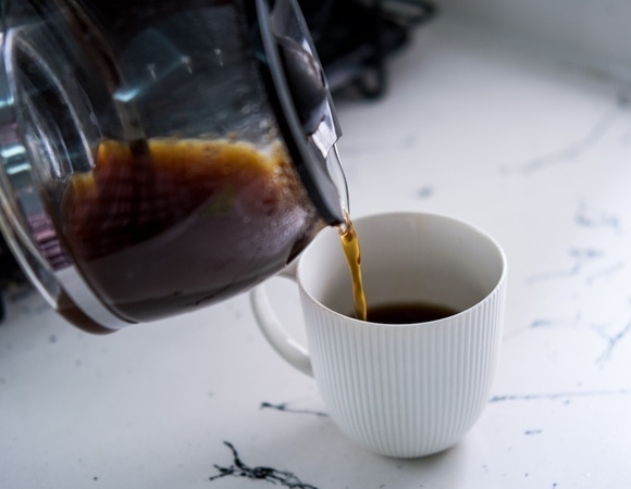 Кофе делает сон короче, но "качественнее" — заявили ученые