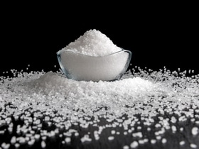 Недостаток натрия не лучше избытка? Доктор Мясников ответил, что будет, если совсем не есть соль Недостаток натрия не лучше избытка? Доктор Мясников ответил, что будет, если совсем не есть соль