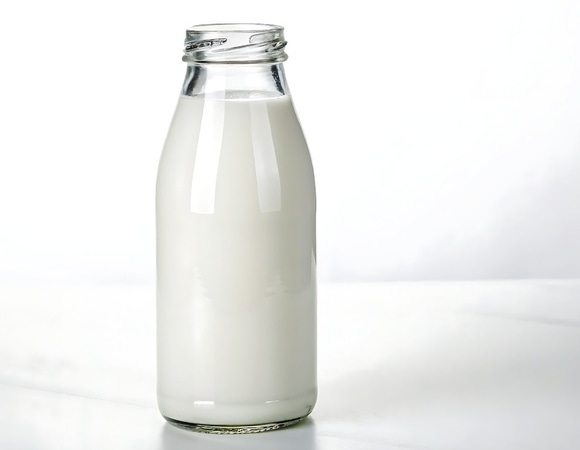 Обойтись обычным? Эксперт ответила, полезно ли здоровым людям безлактозное молоко