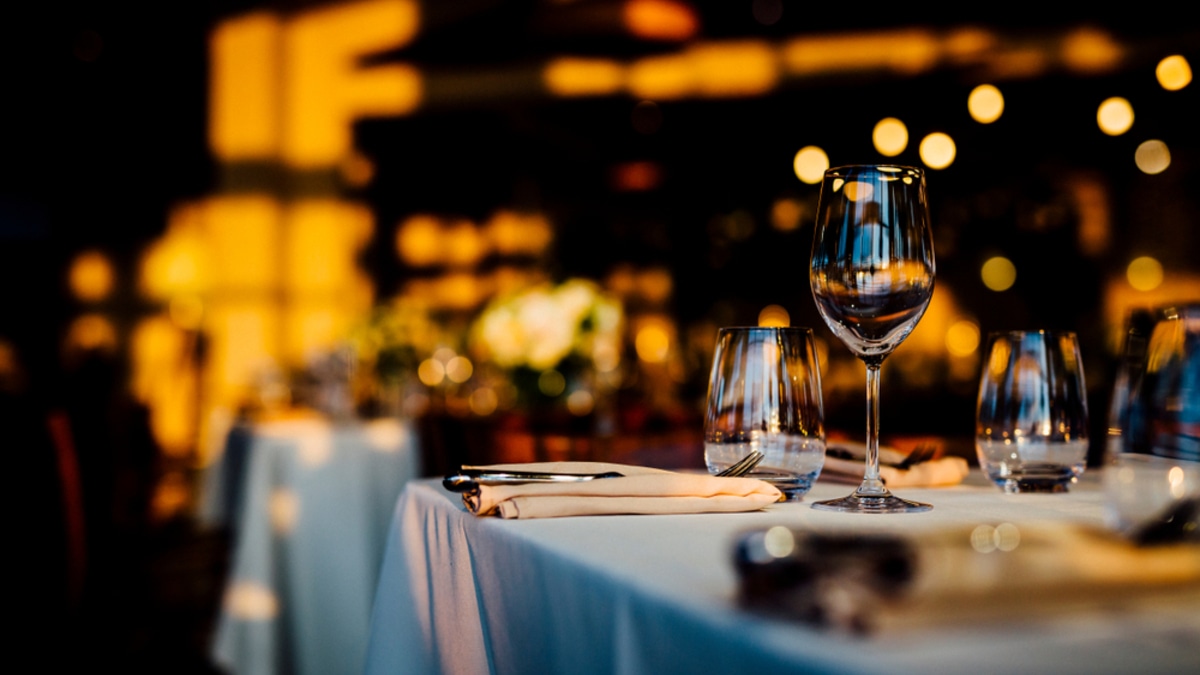 "Синдром ресторанной еды": почему после общепита может быть тяжесть в животе и сонливость