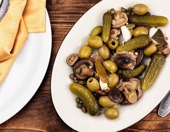 На стол ставим только свежие овощи: россиянам сказали, когда нельзя есть соленья 