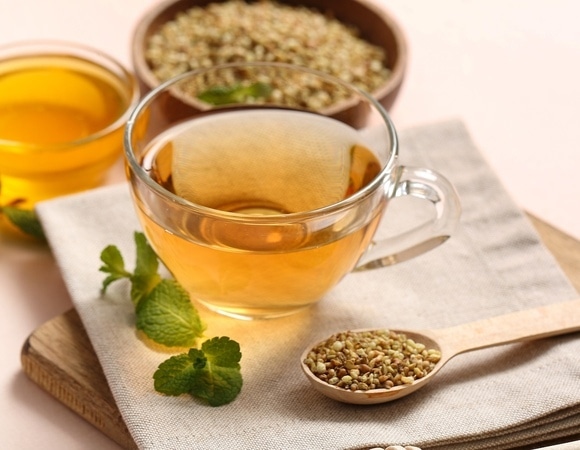 Так вот ты какой, гречишный чай! Что таит в себе модный напиток — релакс для нервной системы или риск камней в почках?