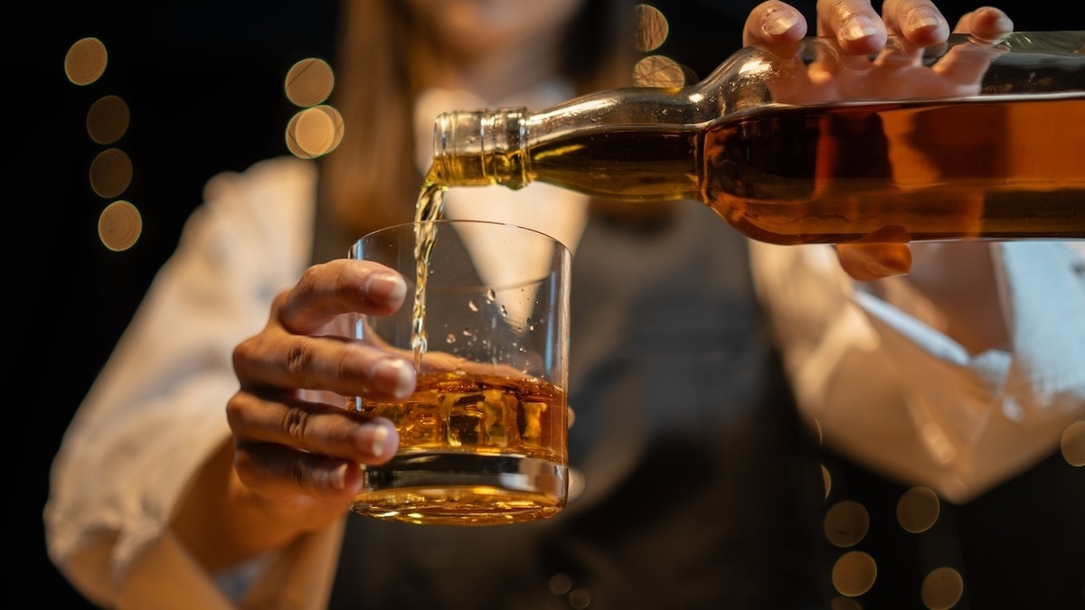 Стало известно, после каких напитков наступает самое тяжелое похмелье