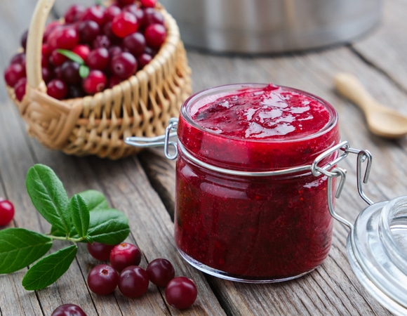 Идеально для птицы: готовим клюквенный соус для горячих блюд по рецепту легендарной Джулии Чайлд