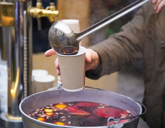 Теплее не станет: какую ошибку часто допускают при попытке согреться глинтвейном