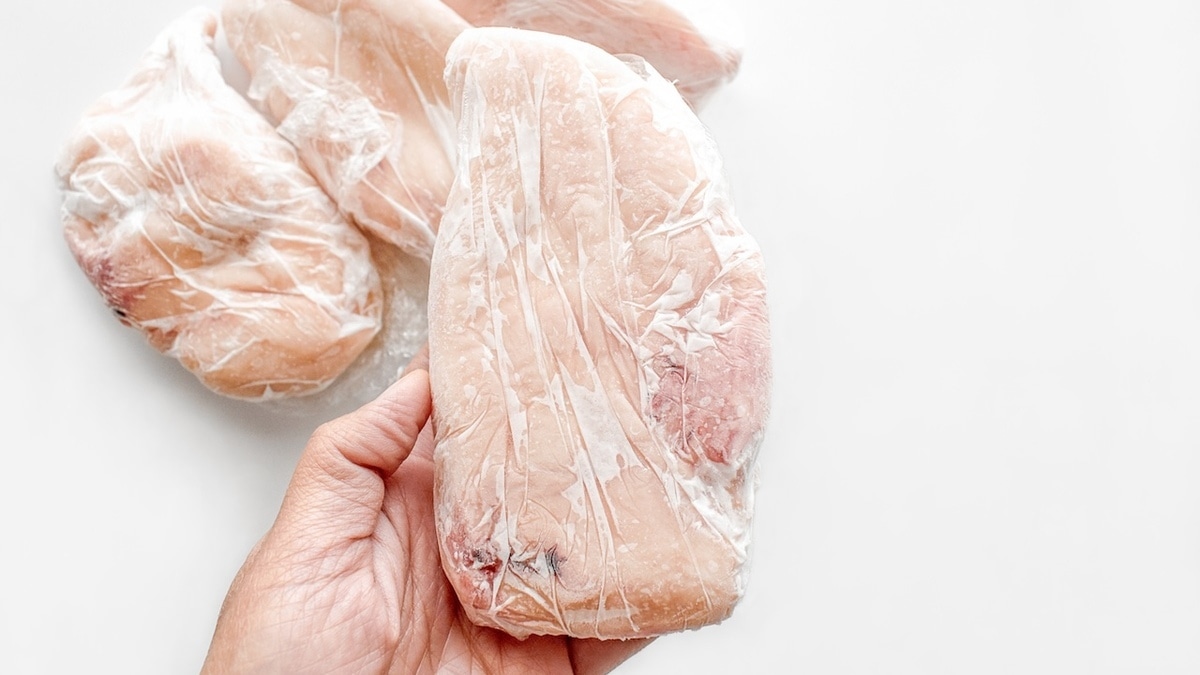 Сколько можно хранить мясо в морозилке? Названы точные сроки для разных видов