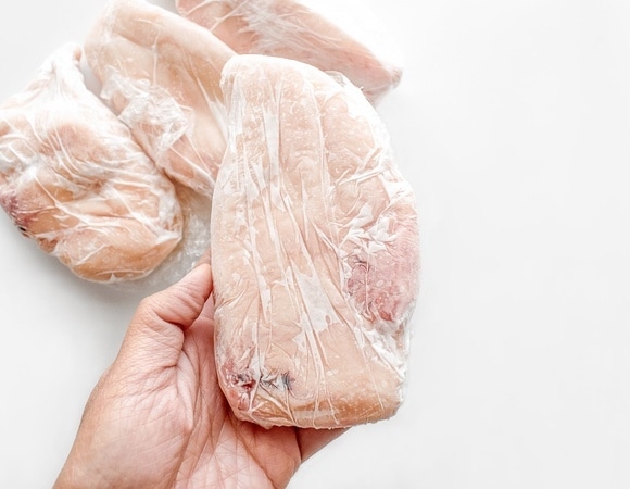 Сколько можно хранить мясо в морозилке? Названы точные сроки для разных видов