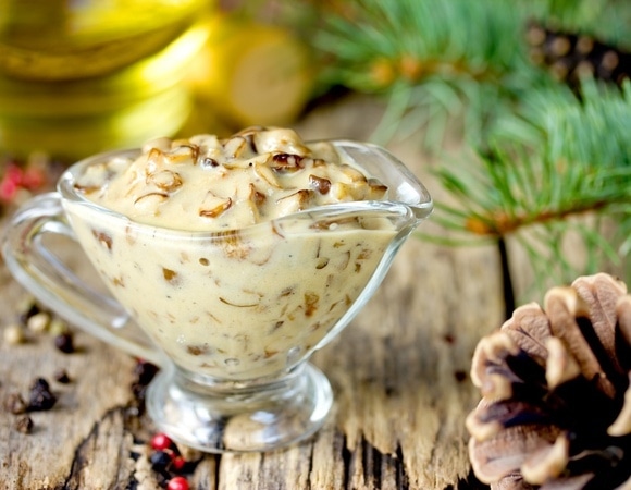 Елку — на стол: шеф-повар раскрыла 3 рецепта с хвоей — на выбор масло, соус и маринад 