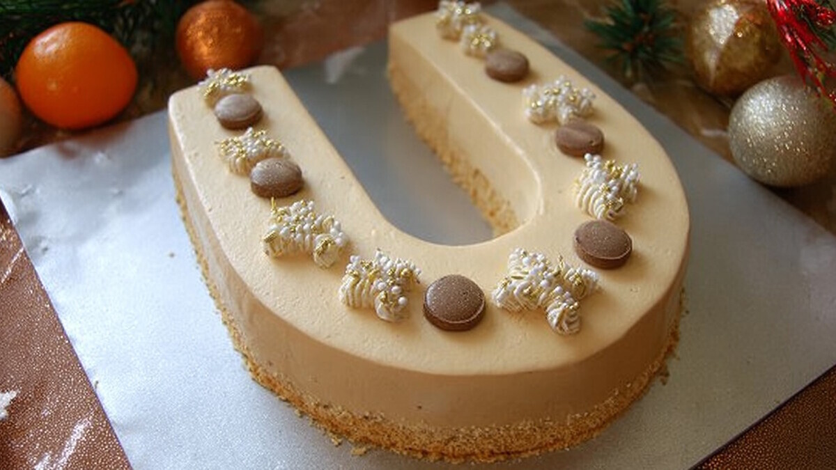 Сладкая "Подкова" сулит удачу в Год Лошади — такой торт готовят без духовки, а получается он "таааакой вкусный"