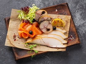 Как выбрать рыбу для праздничного стола: врач Агапкин научил ориентироваться по цвету и виду продукта Как выбрать рыбу для праздничного стола: врач Агапкин научил ориентироваться по цвету и виду продукта