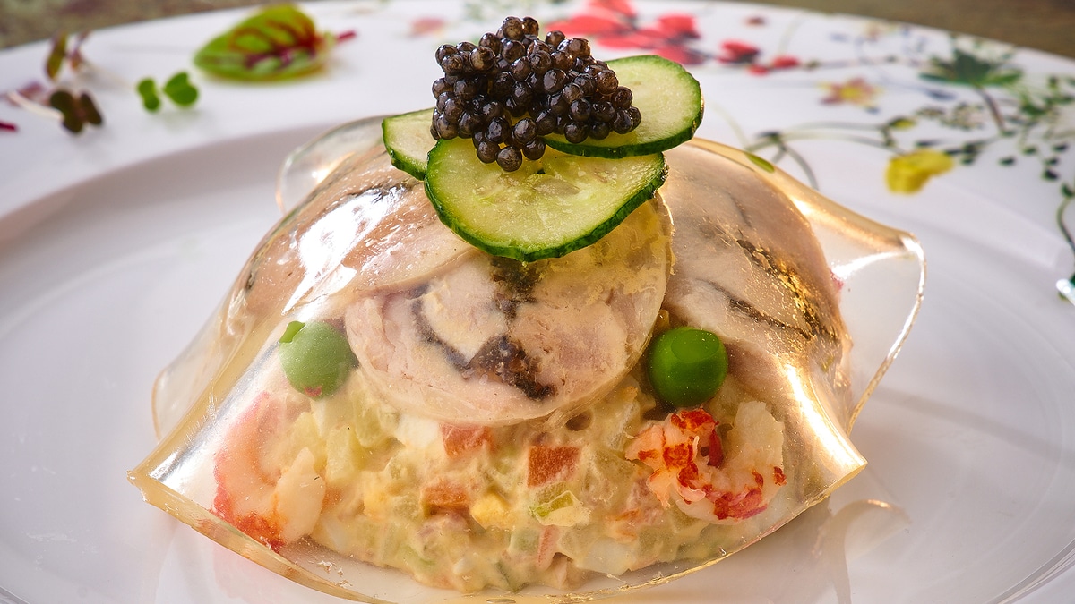 Самый праздничный салат оливье — рецепт с ланспиком от бренд-шефа ресторана русской кухни