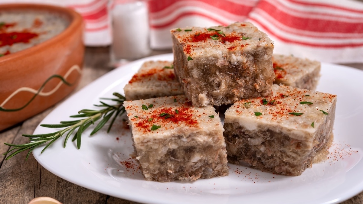 Холодец, студень, заливное и зельц: в чем разница и какое блюдо выбрать к новогоднему столу?