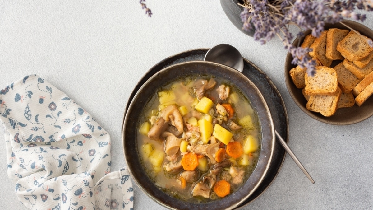 Шеф-повар Александр Пушков раскрыл секрет вкусной груздянки: "Небо и земля!"