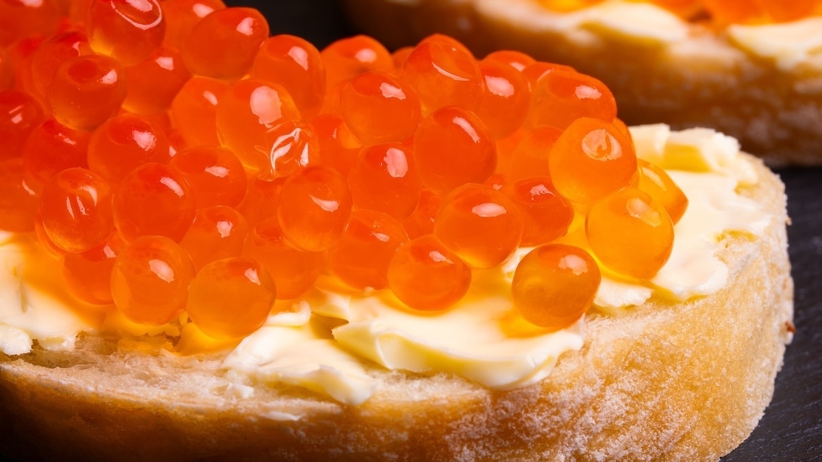 Стало известно, где в России продается самая доступная красная икра 