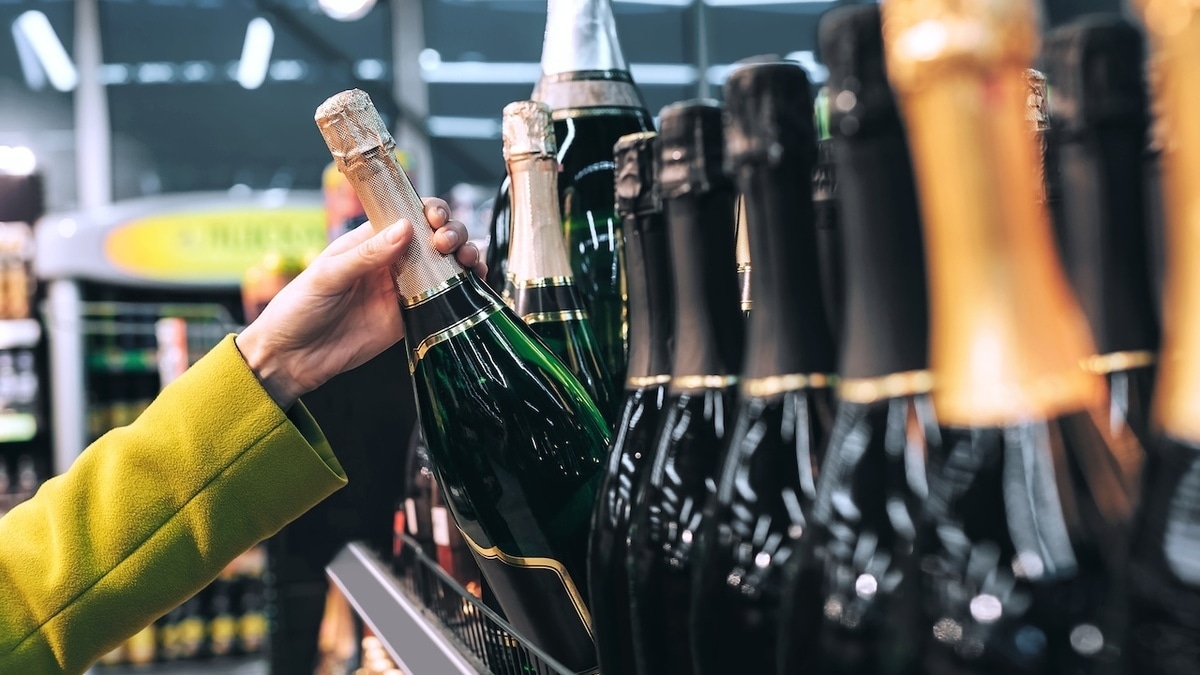 Эксперты посчитали, сколько россияне потратят на алкоголь к Новому 2026 году 