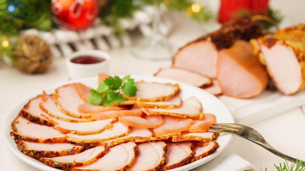 Нельзя покупать к Новому году заранее: врач назвала 3 группы продуктов с повышенным риском порчи 