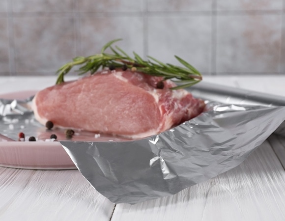 Фольги под рукой нет — чем накрыть форму и не испортить блюдо? Подсказал шеф-повар