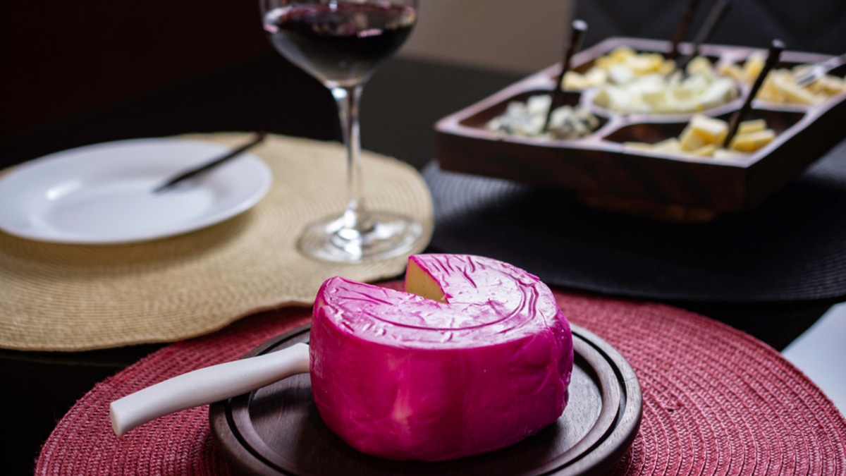 Малина и просекко: белорусские сыровары показали свой взгляд на изысканные деликатесы