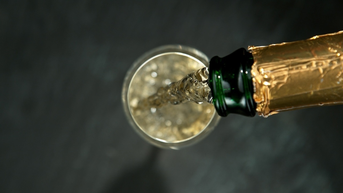 Педиатр объяснила, можно ли детям то самое "детское" шампанское 